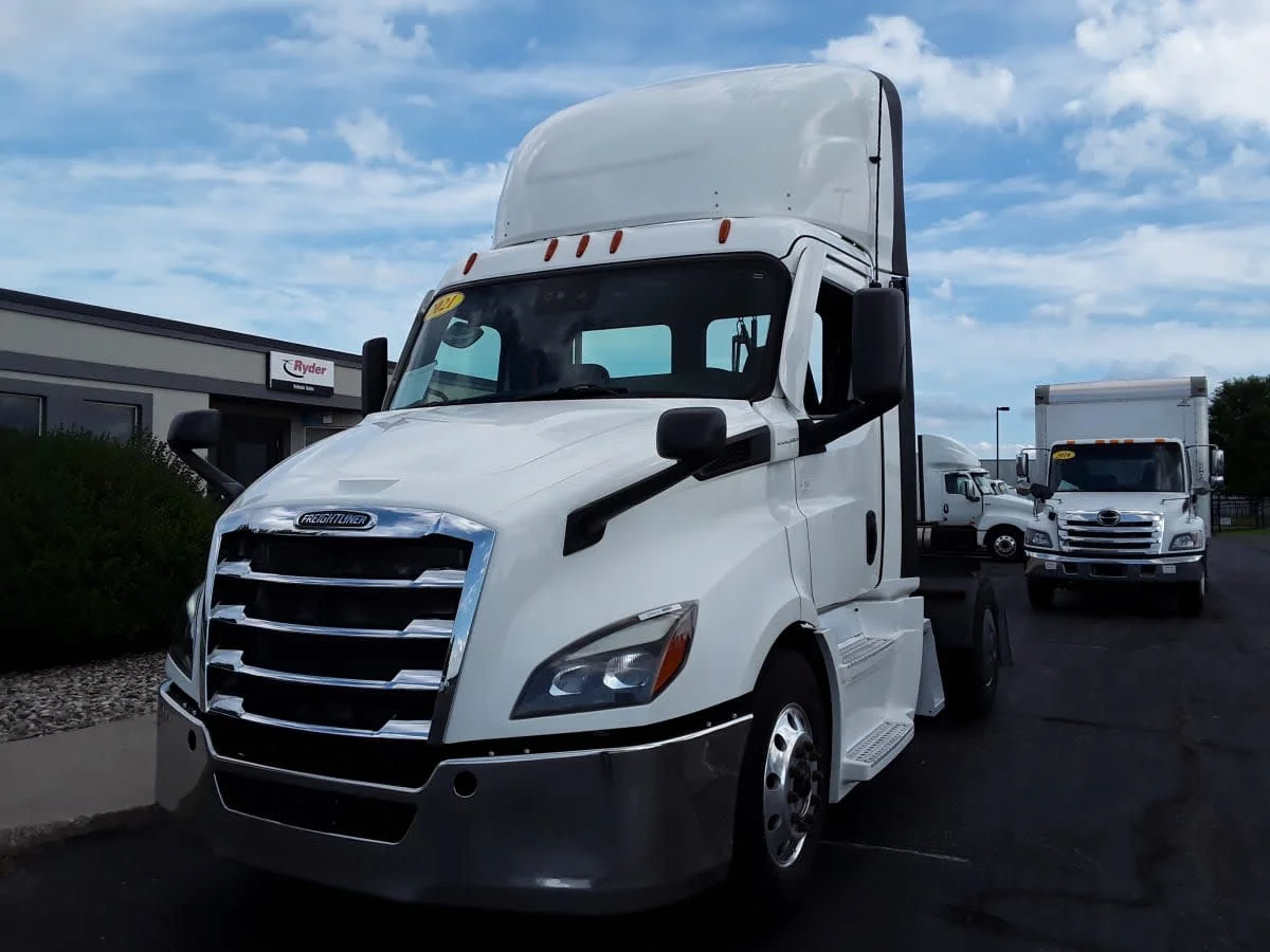 2021 Freightliner Cascadia in Altoona, IA