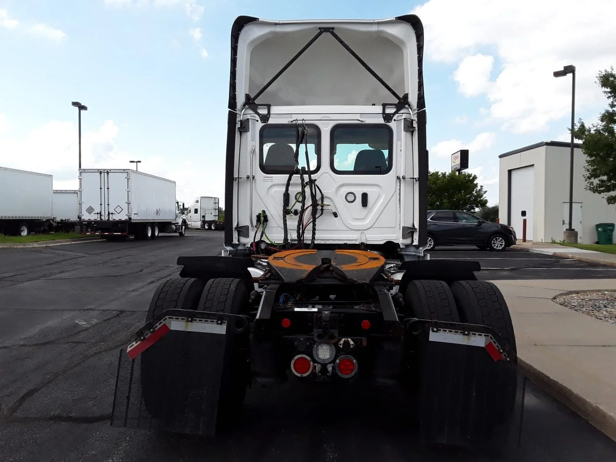 2021 Freightliner Cascadia in Altoona, IA — photo 5