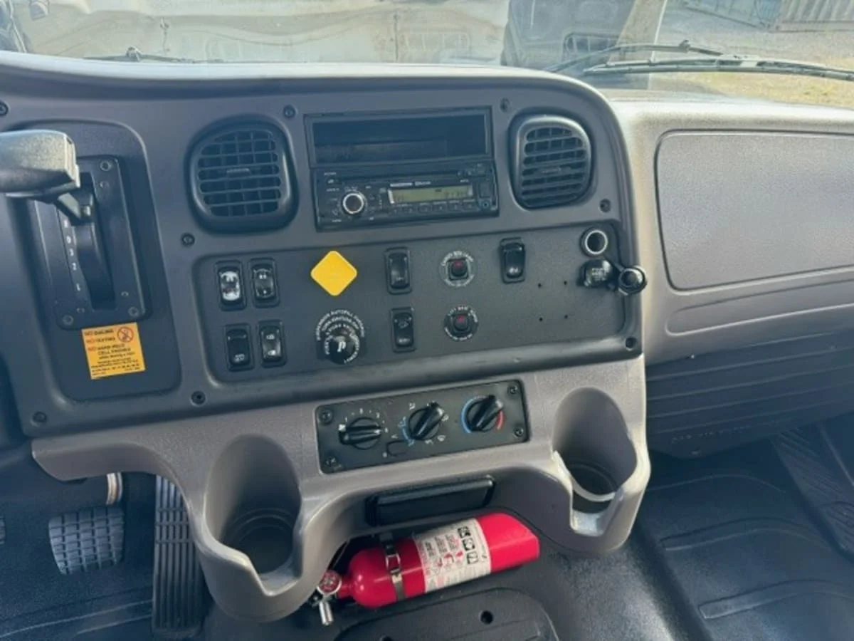 2017 Freightliner M2 106 in Springfield, MA — photo 7