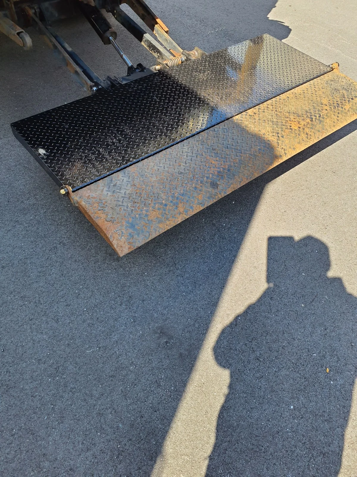 2017 Isuzu NPR - image 16