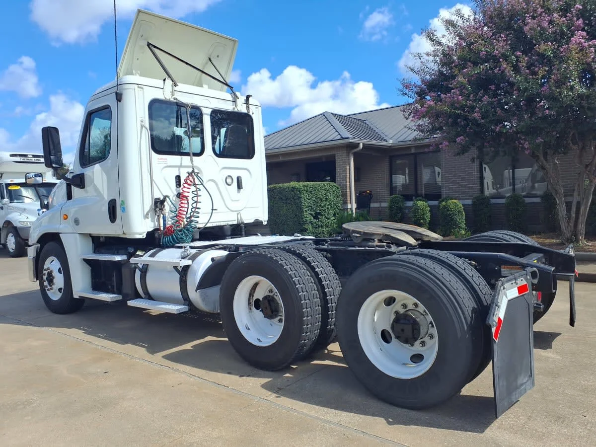 2019 Freightliner Cascadia in Houston, TX — photo 6