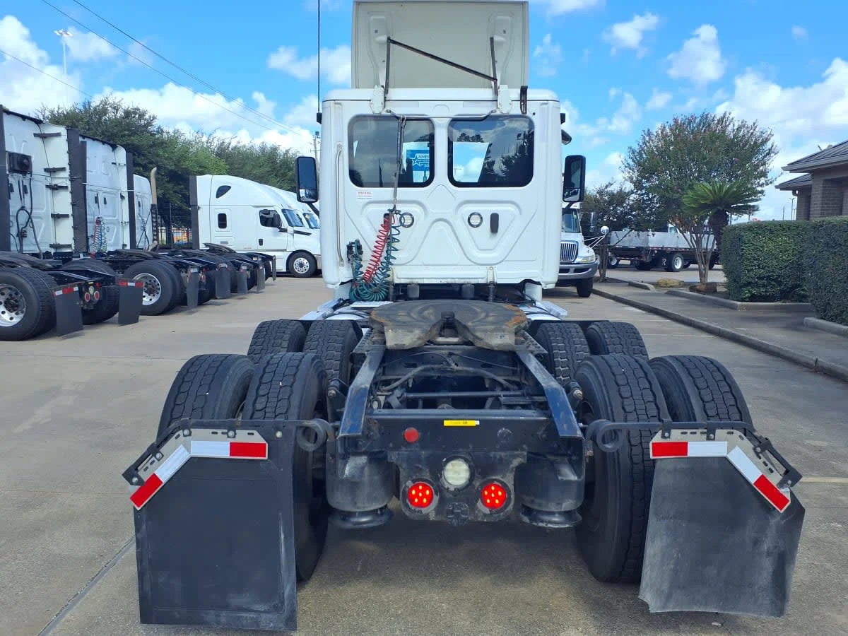 2019 Freightliner Cascadia in Houston, TX — photo 5