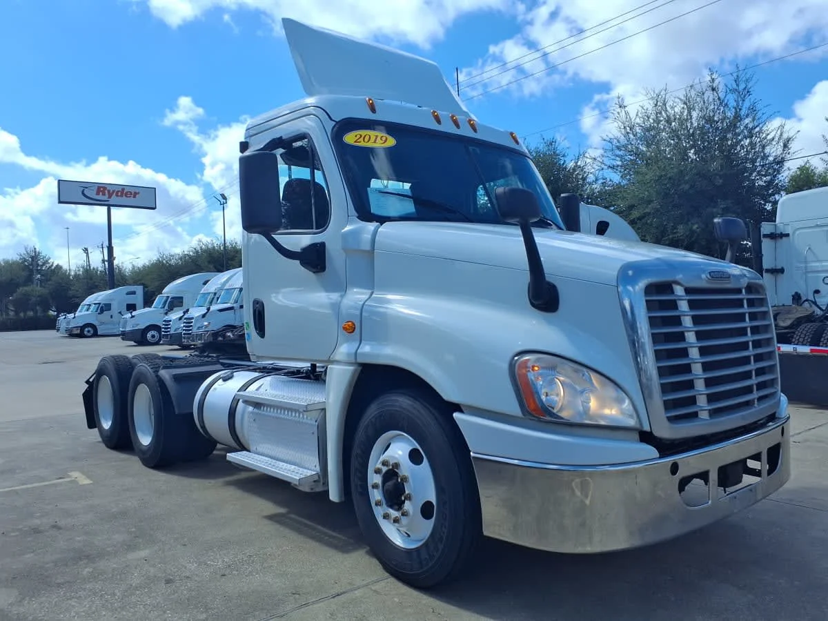 2019 Freightliner Cascadia in Houston, TX — photo 3