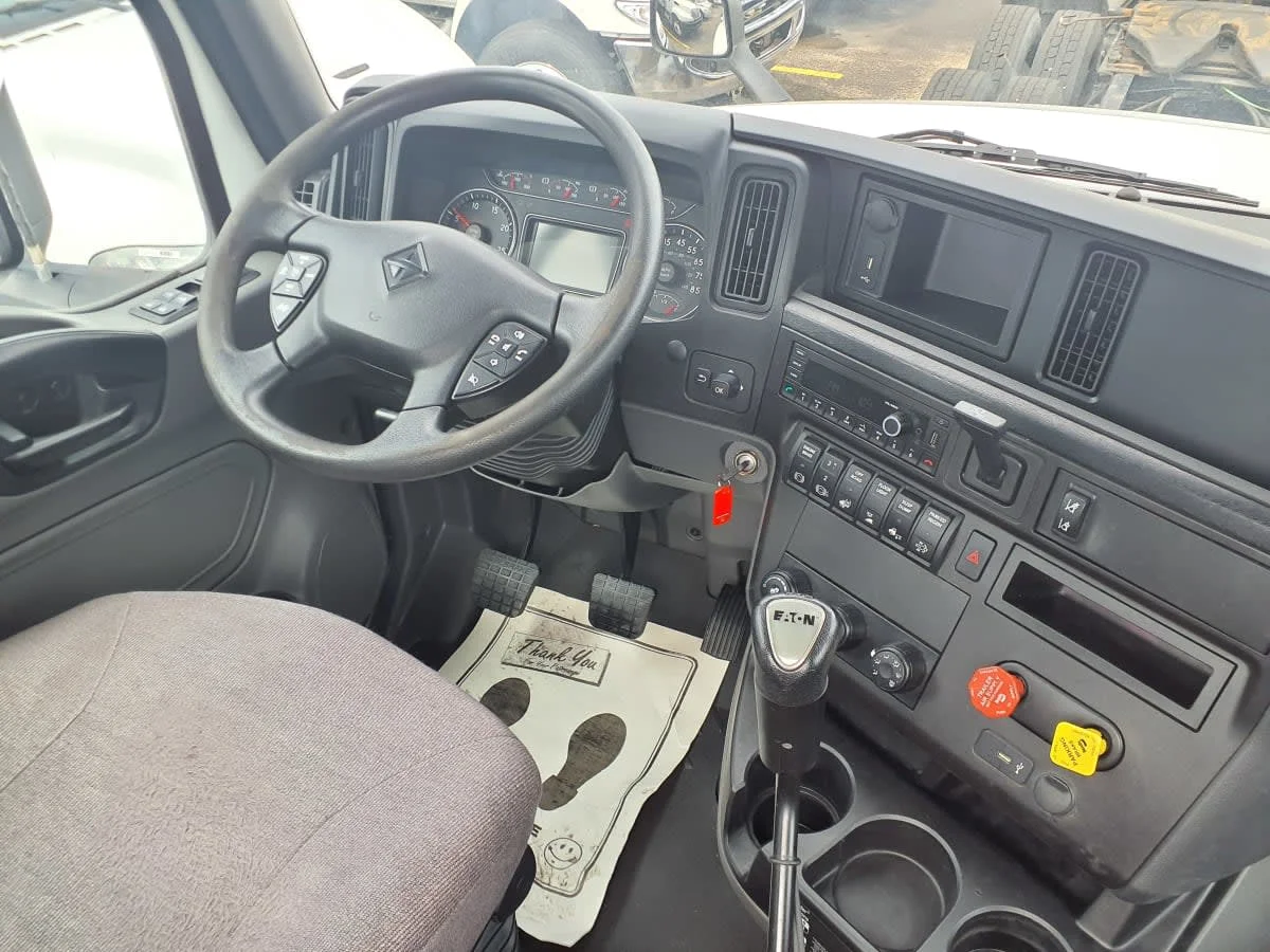 2021 International LT - image 7