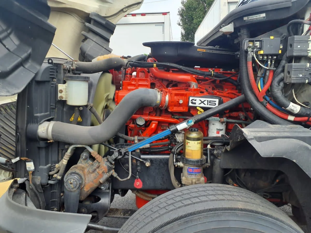 2021 International LT - image 8