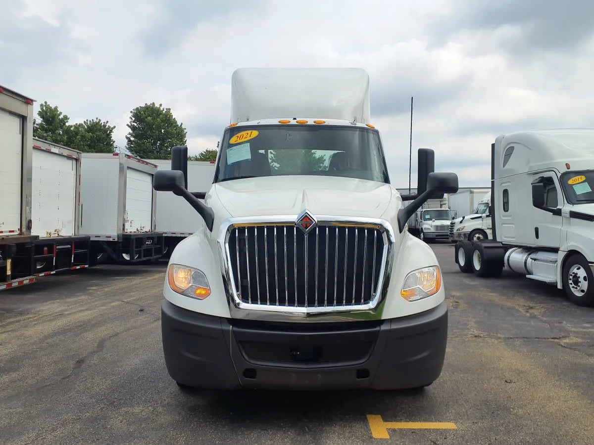 2021 International LT - image 2