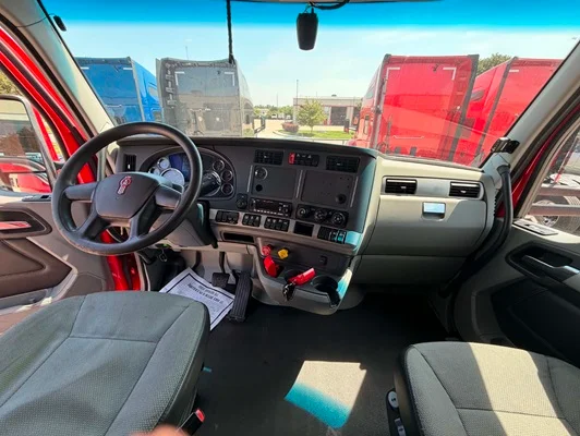 2022 Kenworth T680 in Olathe, KS — photo 24