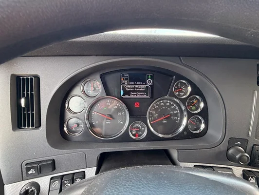2022 Kenworth T680 in Olathe, KS — photo 10