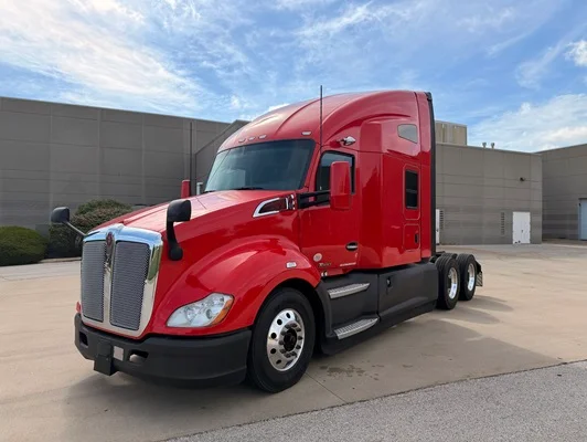 2022 Kenworth T680 in Olathe, KS — photo 2