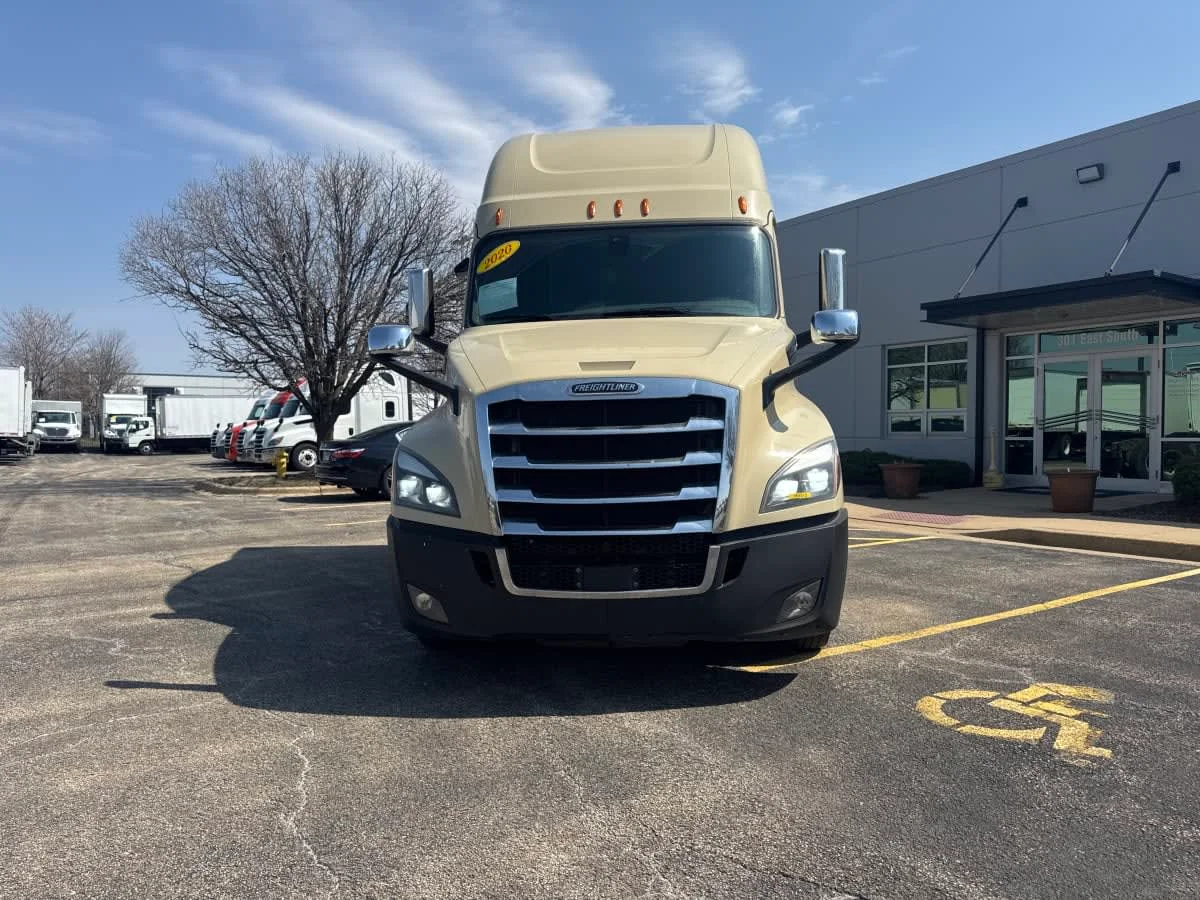2020 Freightliner Cascadia in Wayland, MI — photo 2