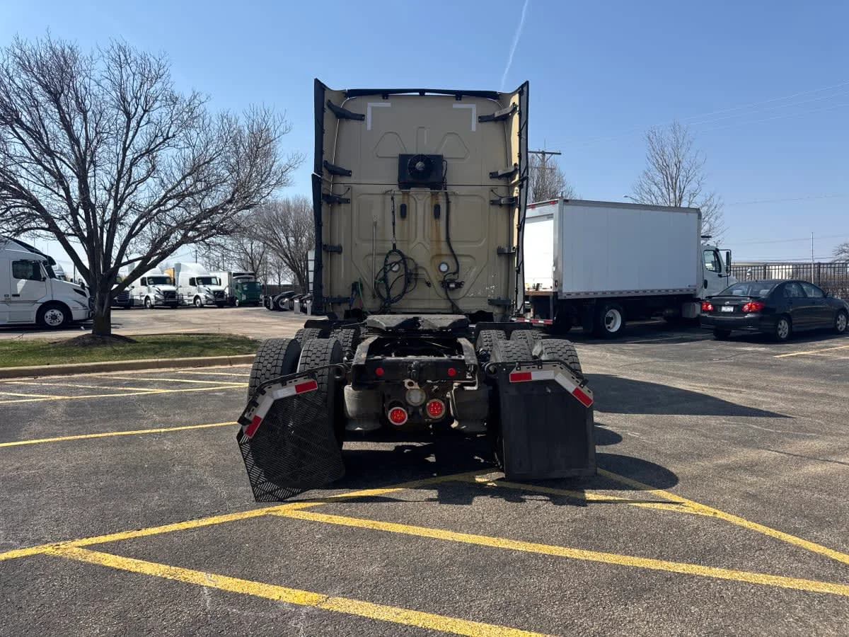 2020 Freightliner Cascadia in Wayland, MI — photo 5