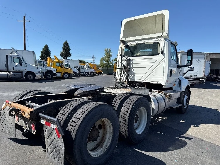 2019 International LT in West Sacramento, CA — photo 7