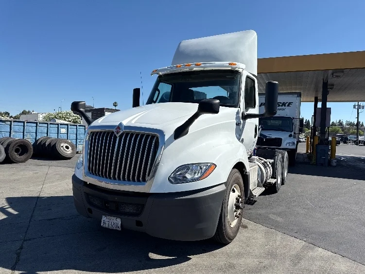2019 International LT in West Sacramento, CA — photo 3
