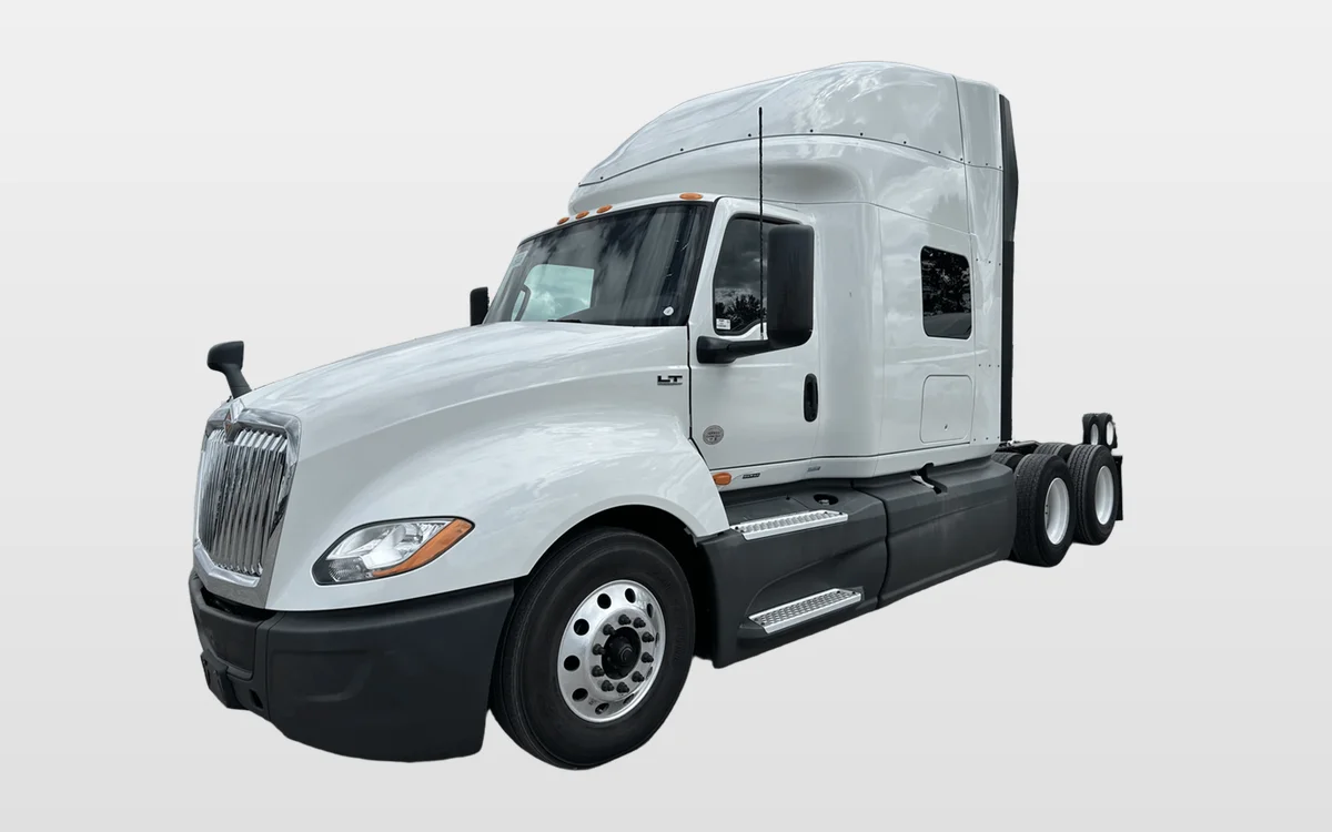 2022 International LT - image 1