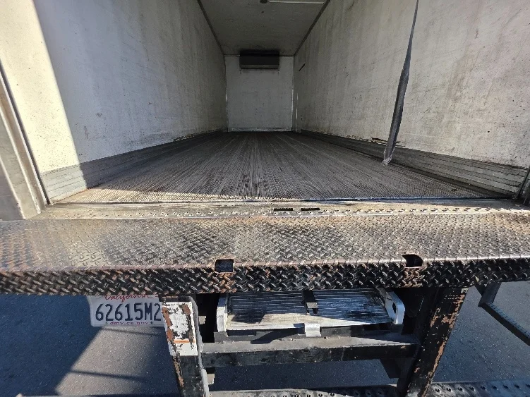 2019 Hino 338 - image 9