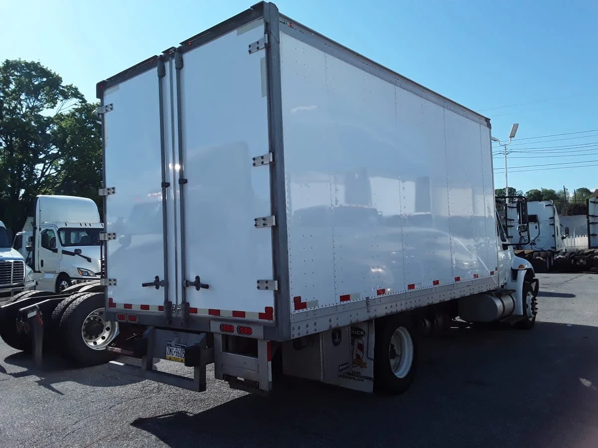 2019 International 4300 in Allentown, PA — photo 4