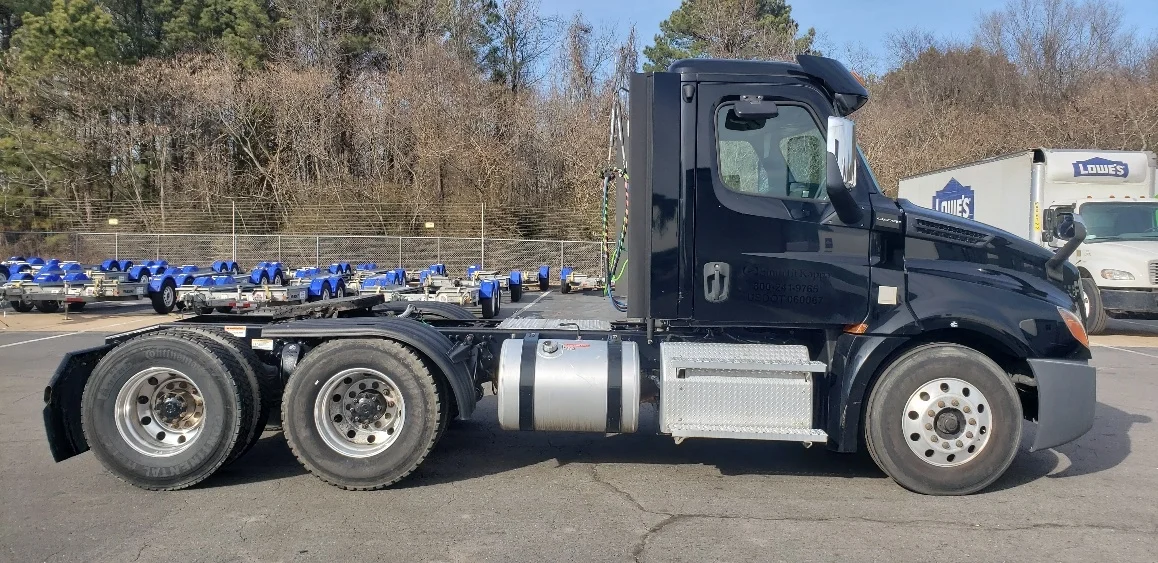 2020 Freightliner Cascadia in Little Rock, AR — photo 8