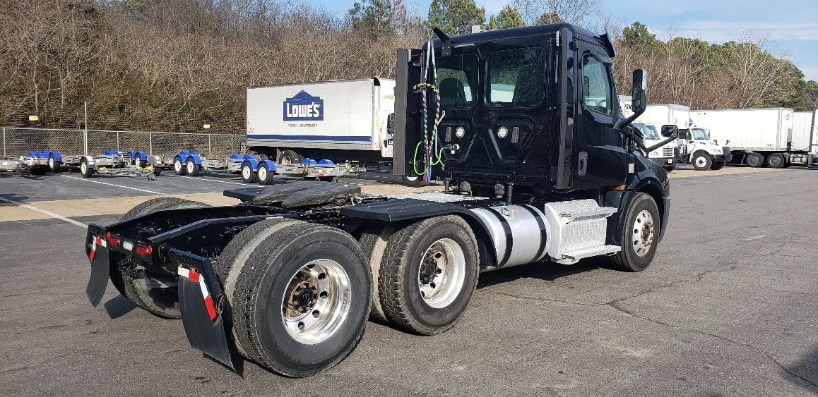 2020 Freightliner Cascadia in Little Rock, AR — photo 7