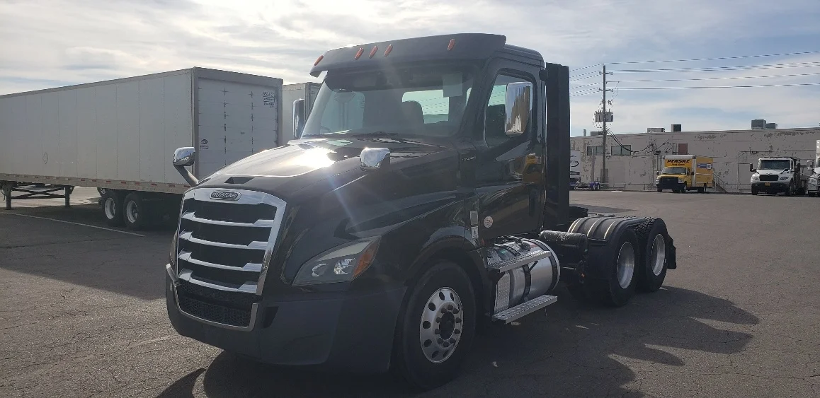 2020 Freightliner Cascadia in Little Rock, AR — photo 3