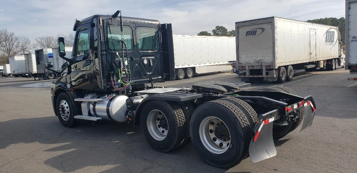 2020 Freightliner Cascadia in Little Rock, AR — photo 5