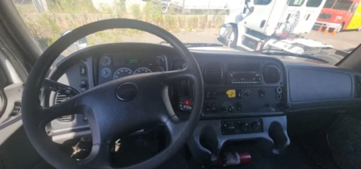 2017 Freightliner M2 106 - image 9