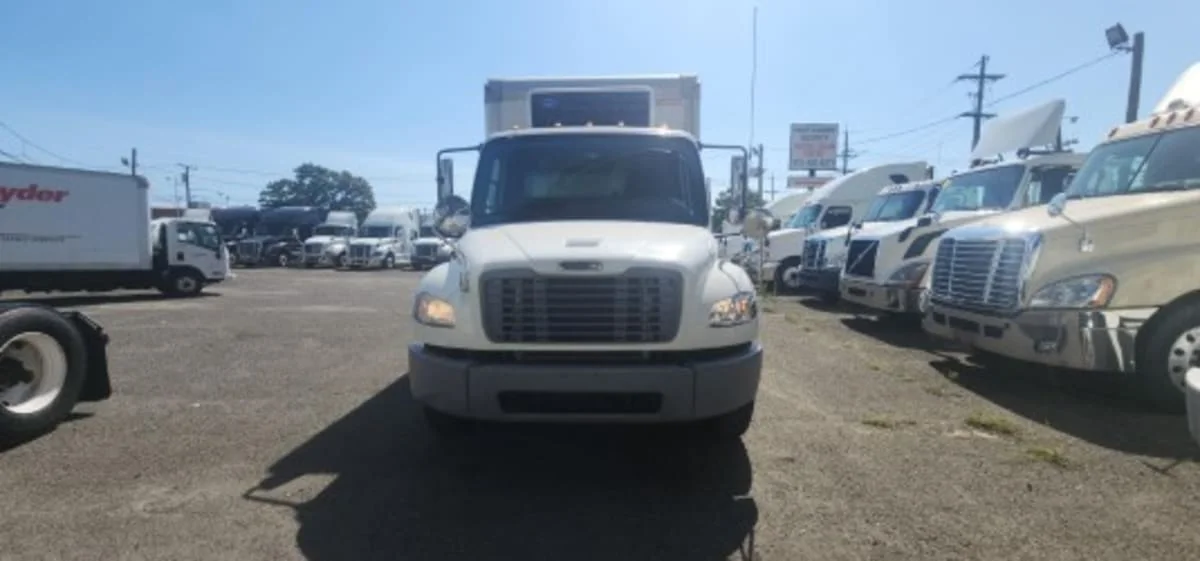 2017 Freightliner M2 106 - image 2