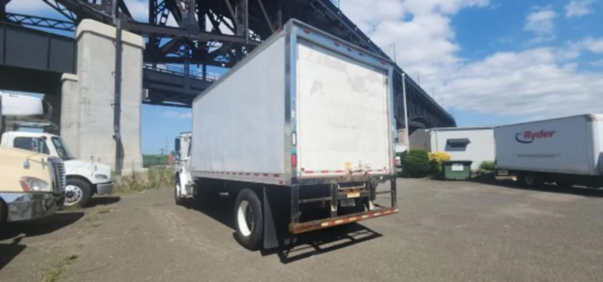 2017 Freightliner M2 106 - image 5