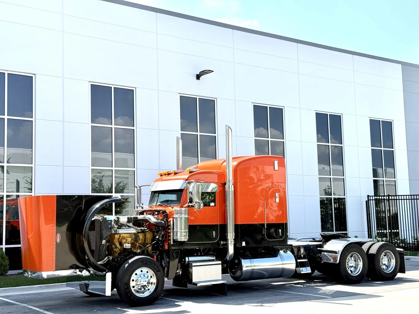 2017 Peterbilt 389 in New Lenox, IL — photo 10