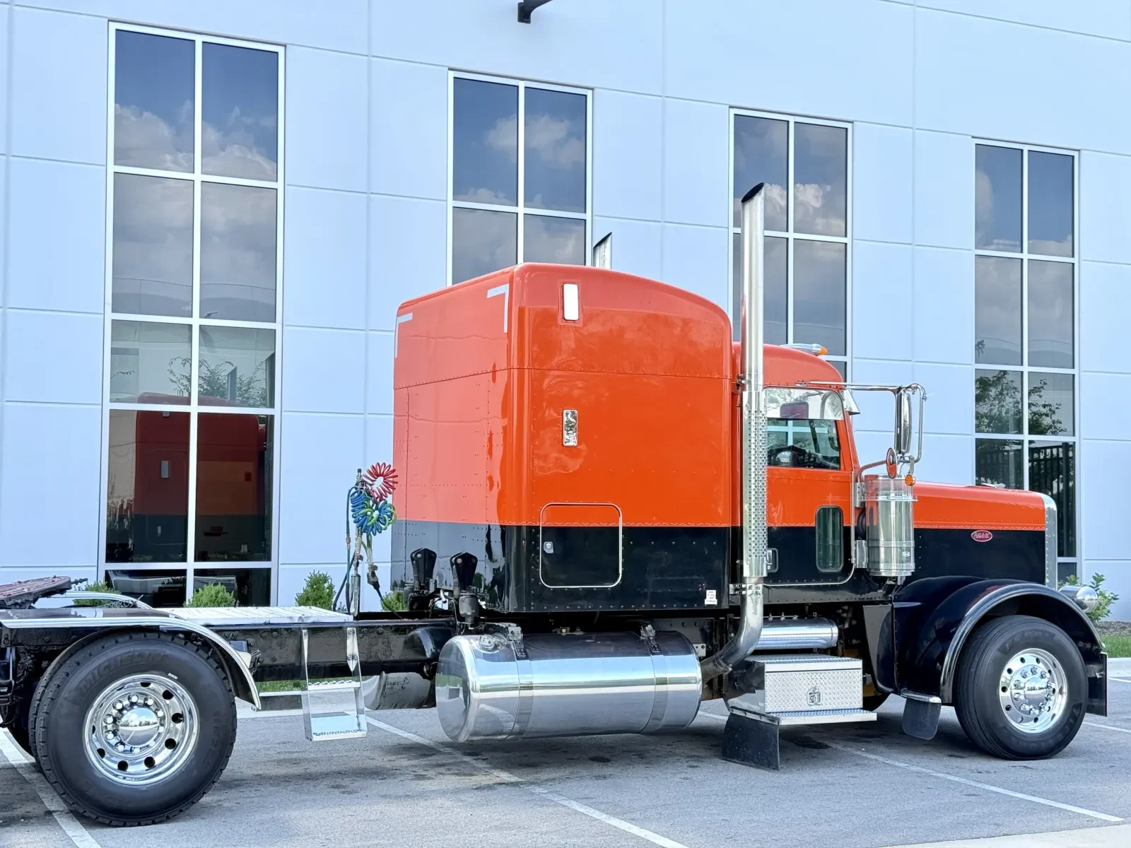 2017 Peterbilt 389 in New Lenox, IL — photo 7
