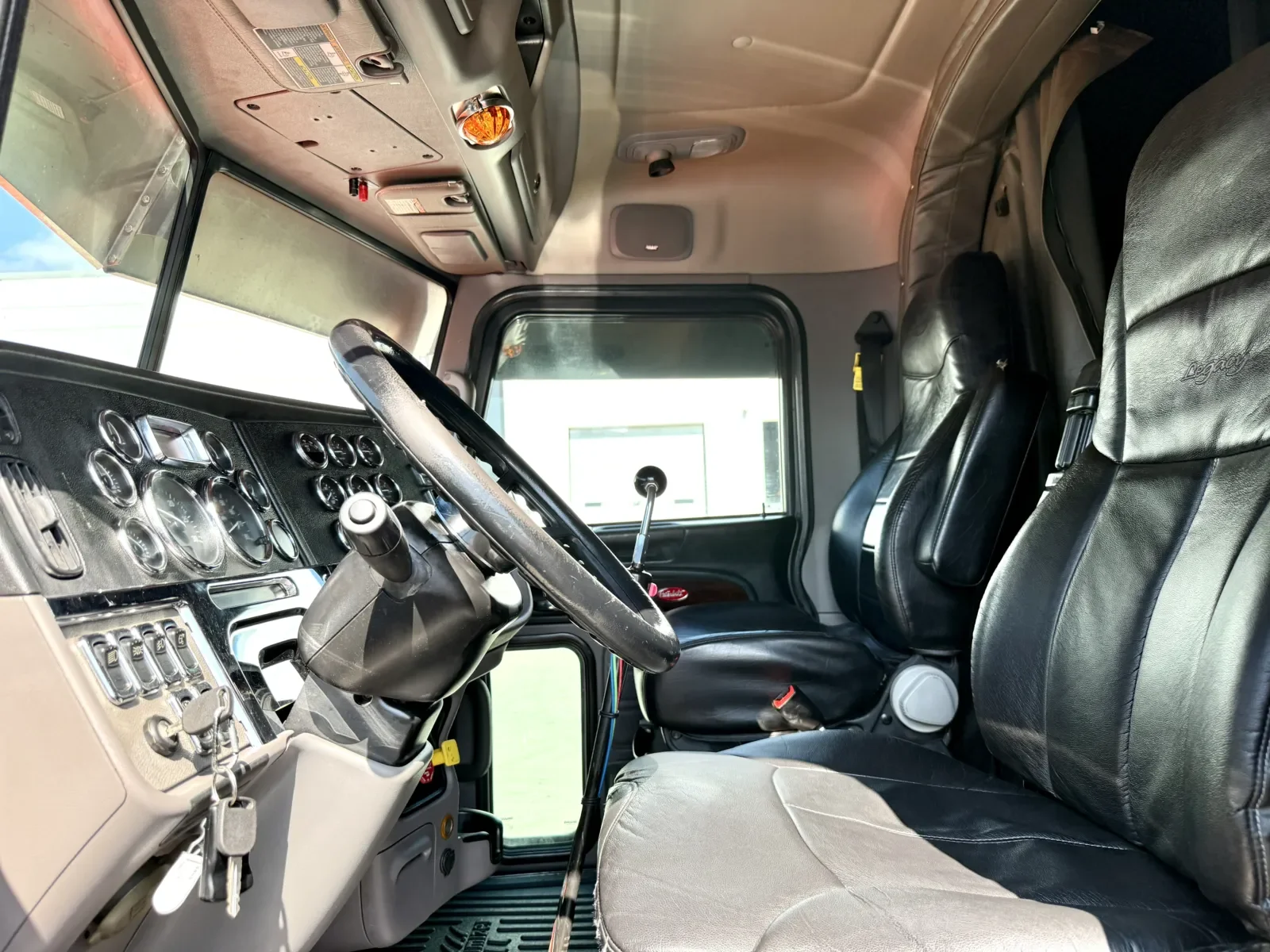 2017 Peterbilt 389 in New Lenox, IL — photo 14