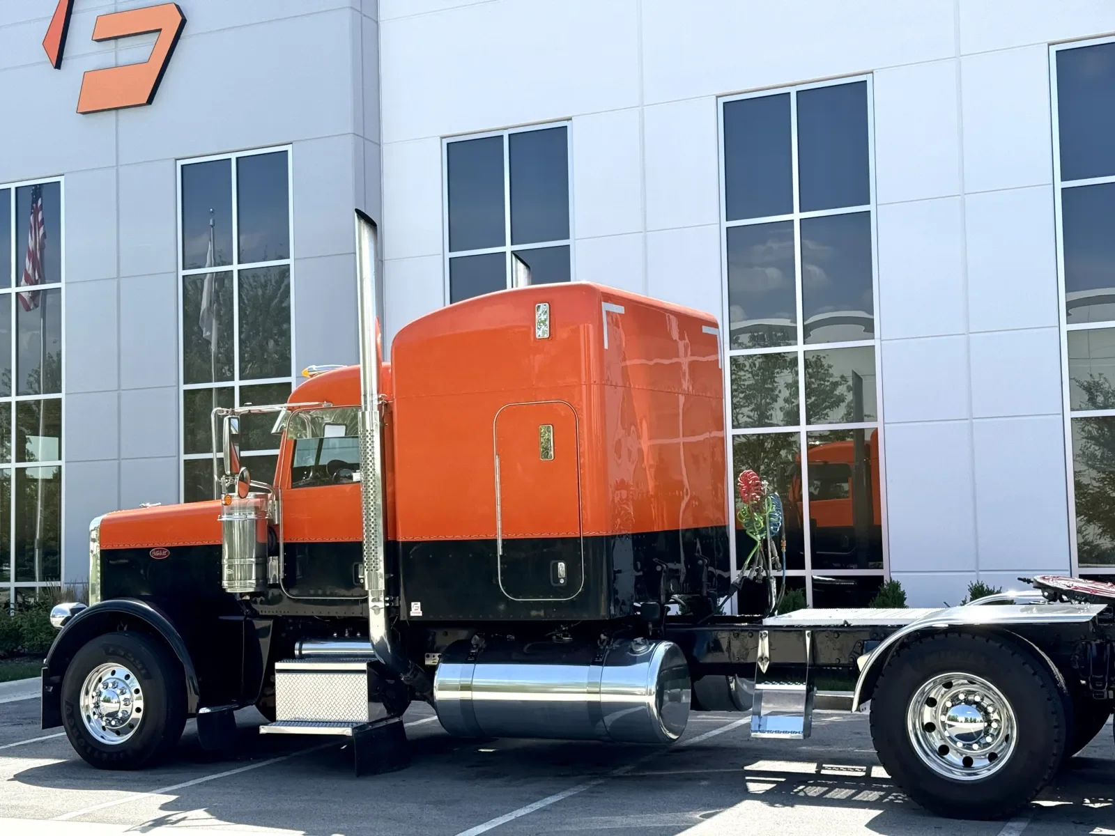 2017 Peterbilt 389 in New Lenox, IL — photo 8