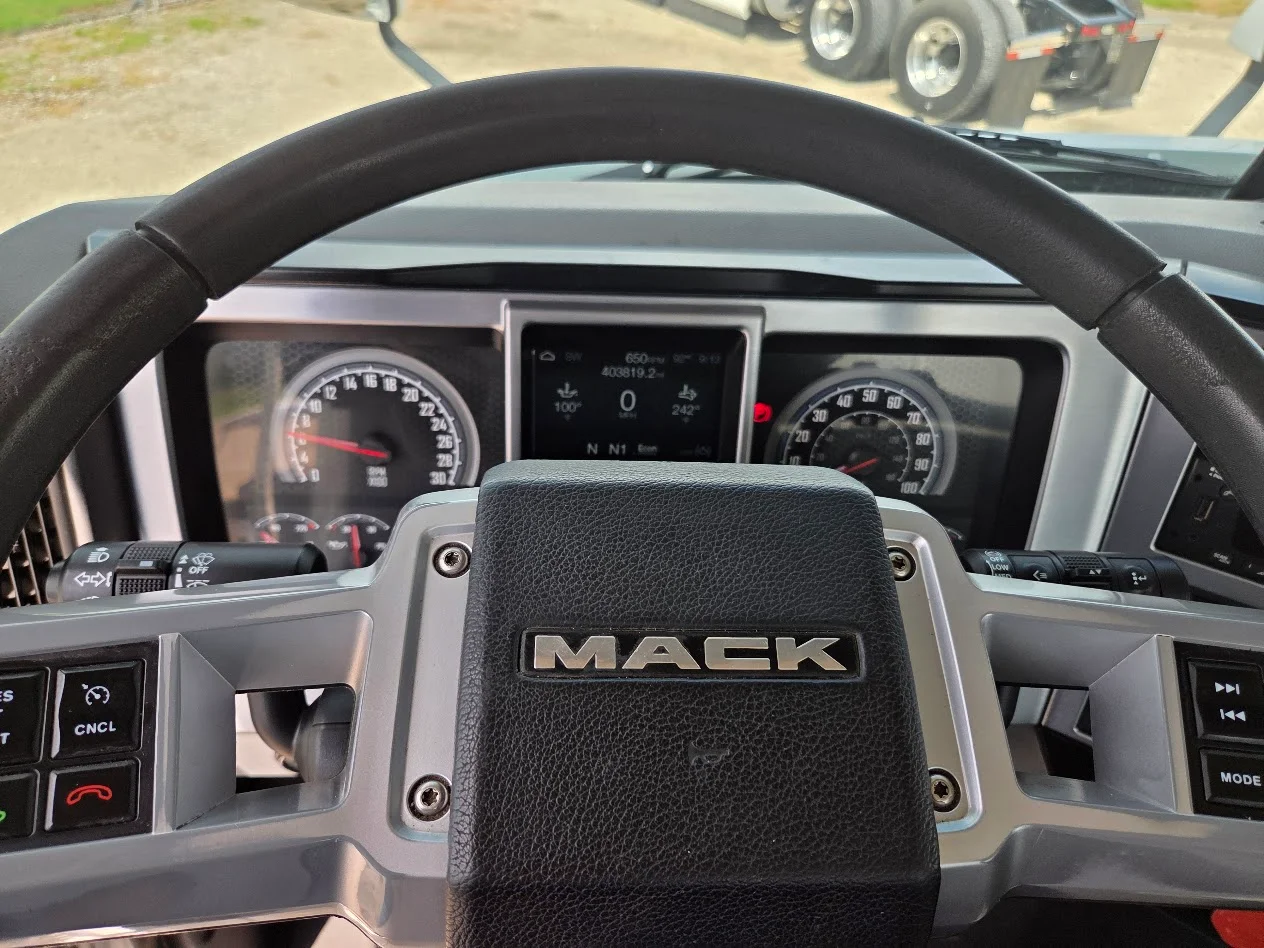 2022 Mack Anthem in Tampa, FL — photo 10