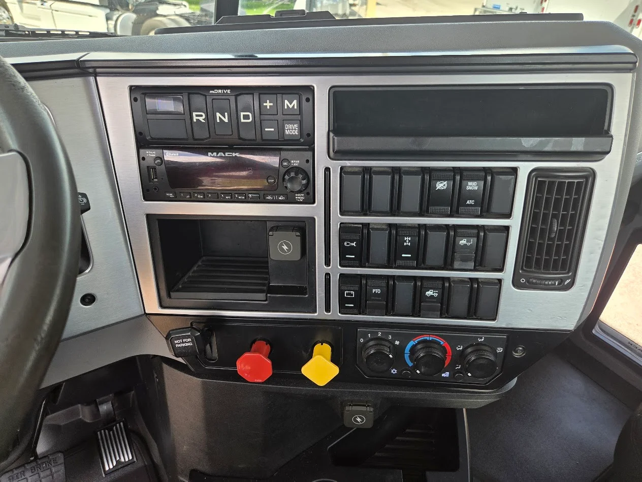 2022 Mack Anthem in Tampa, FL — photo 11