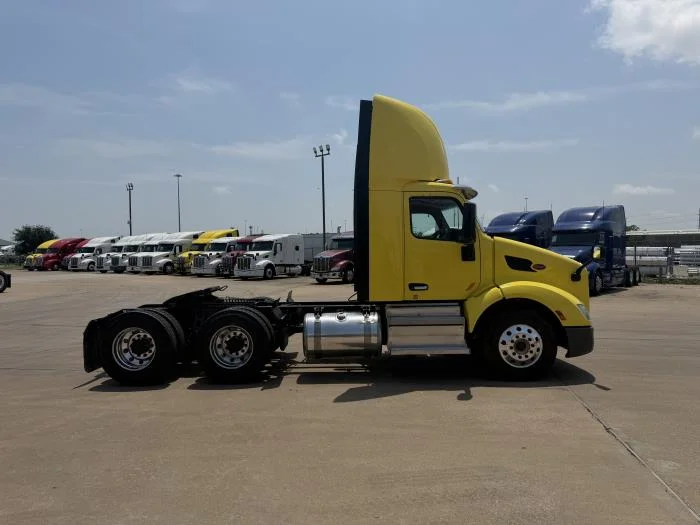 2021 Peterbilt 579 — photo 7