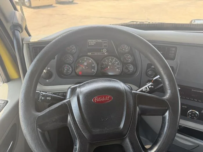 2021 Peterbilt 579 — photo 31