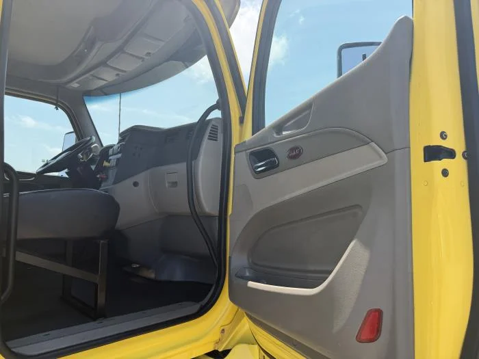 2021 Peterbilt 579 — photo 23