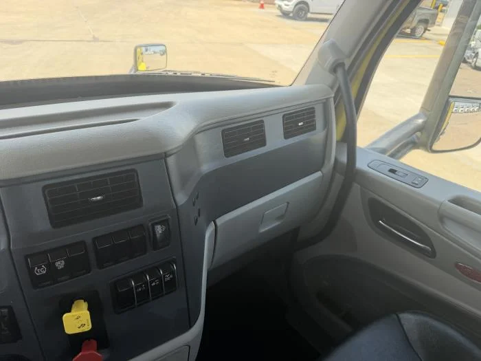 2021 Peterbilt 579 — photo 29
