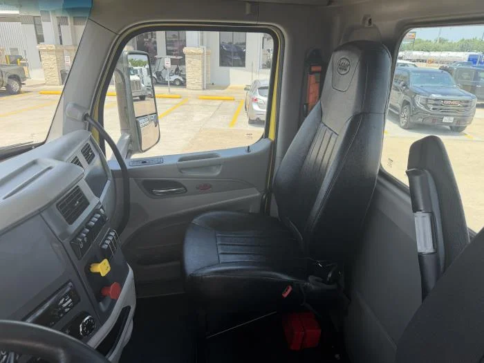2021 Peterbilt 579 — photo 26