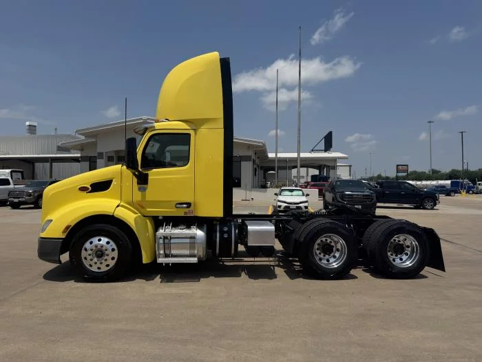 2021 Peterbilt 579 — photo 3