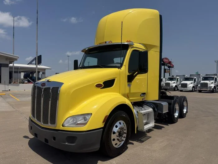 2021 Peterbilt 579 — photo 2