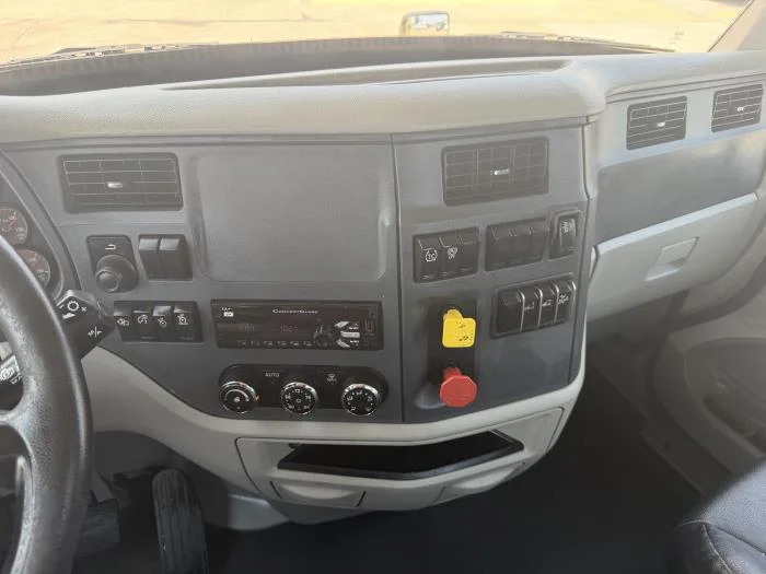2021 Peterbilt 579 — photo 30