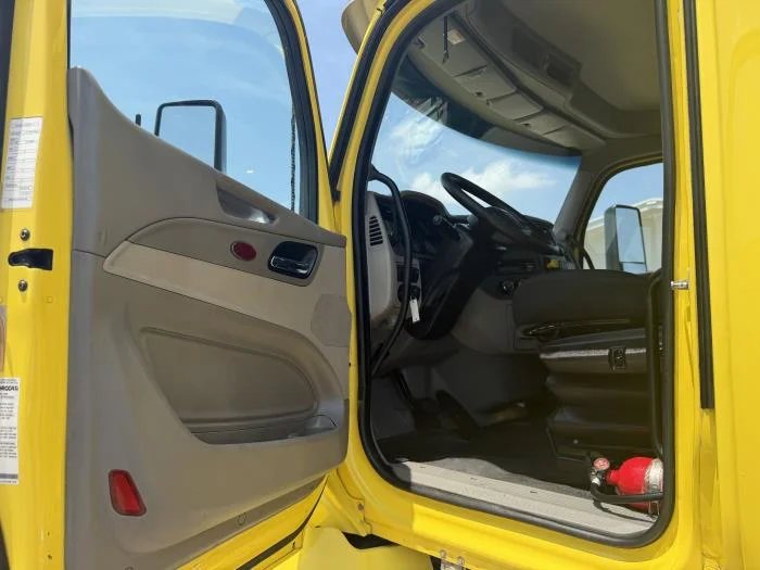 2021 Peterbilt 579 — photo 25