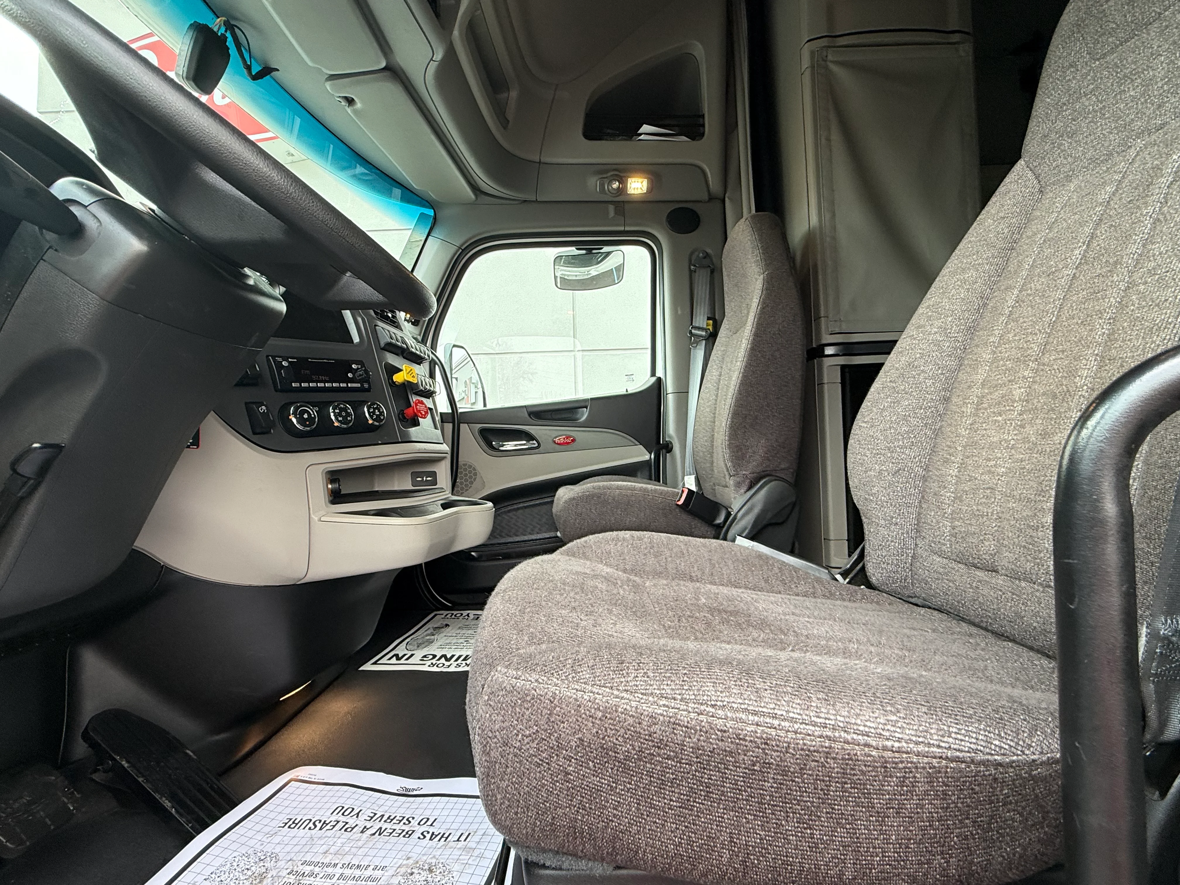 2024 Peterbilt 579 - image 8