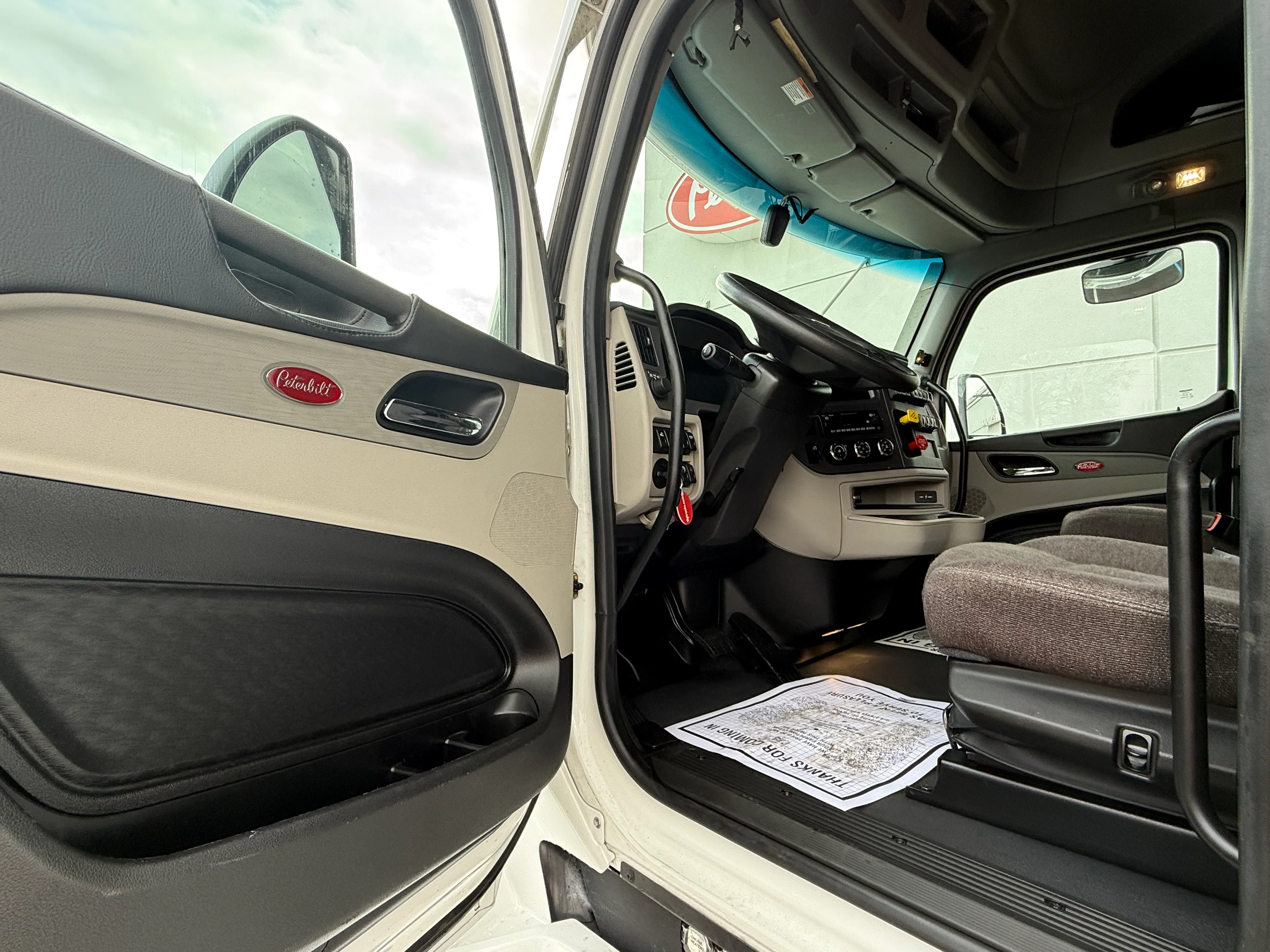 2024 Peterbilt 579 - image 7
