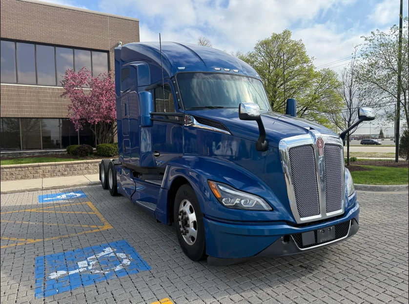 2022 Kenworth T680 - image 3