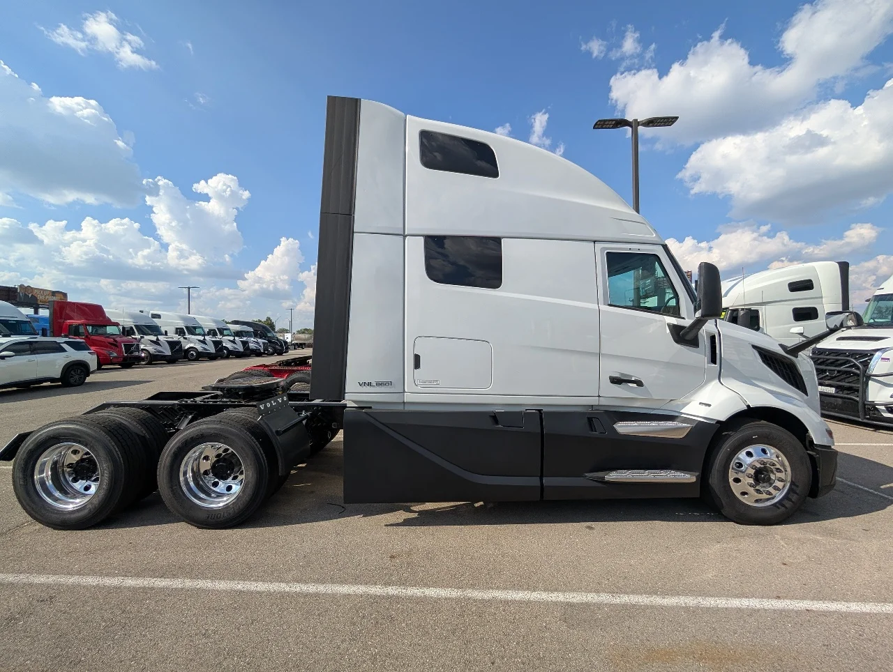 2026 Volvo VNL 860 in Romulus, MI — photo 7