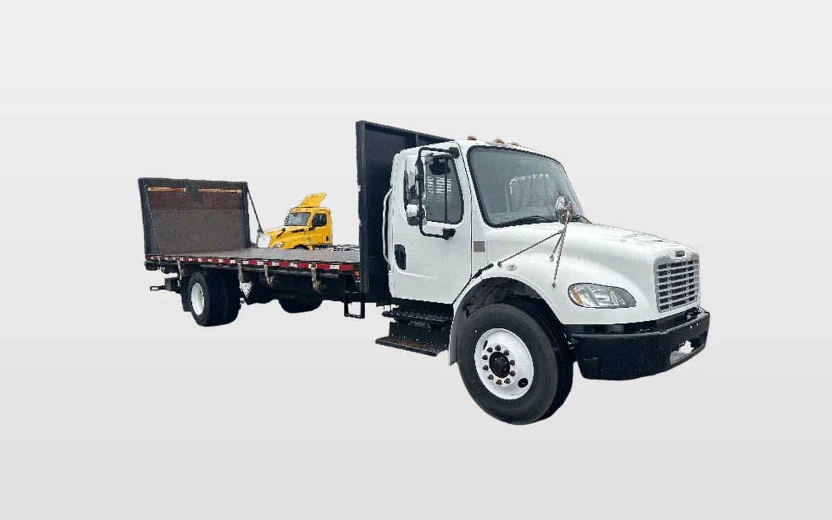 2018 Freightliner M2 106 - image 1