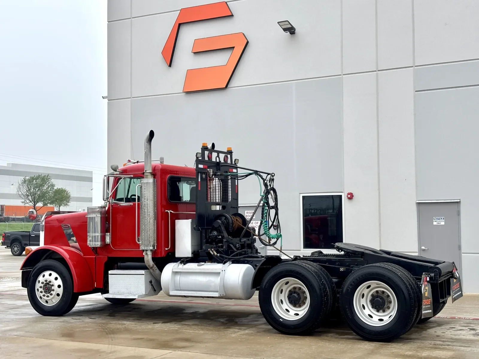 2001 Peterbilt 379 in Hutchins, TX — photo 6