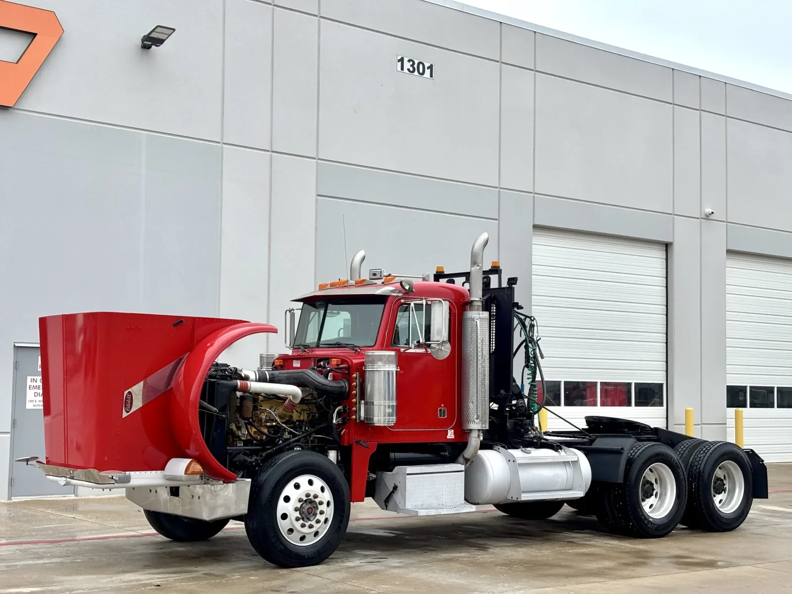 2001 Peterbilt 379 in Hutchins, TX — photo 10