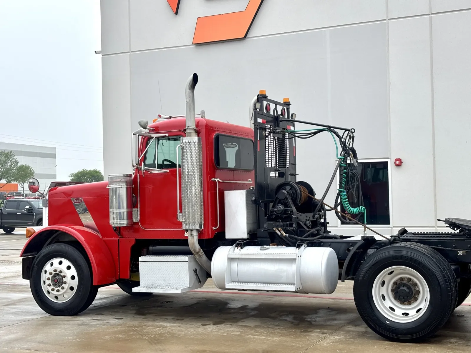2001 Peterbilt 379 in Hutchins, TX — photo 8
